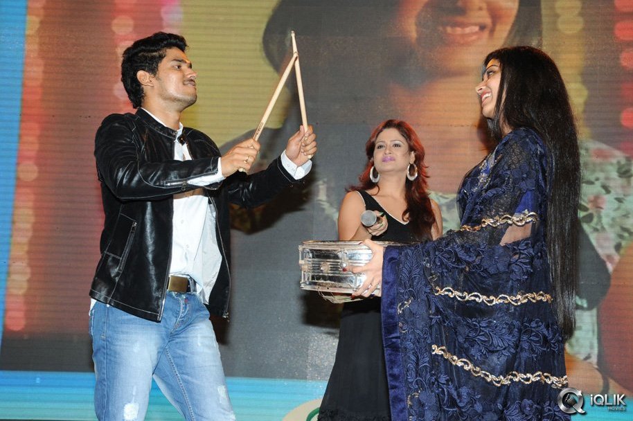 Undhile-Manchi-Kalam-Mundhu-Mundhuna-Movie-Audio-Launch